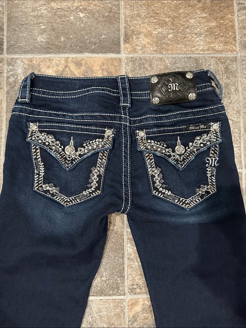Miss Me Indigo Skinny Jeans with White Contrast Stitching - Picture 4 of 7